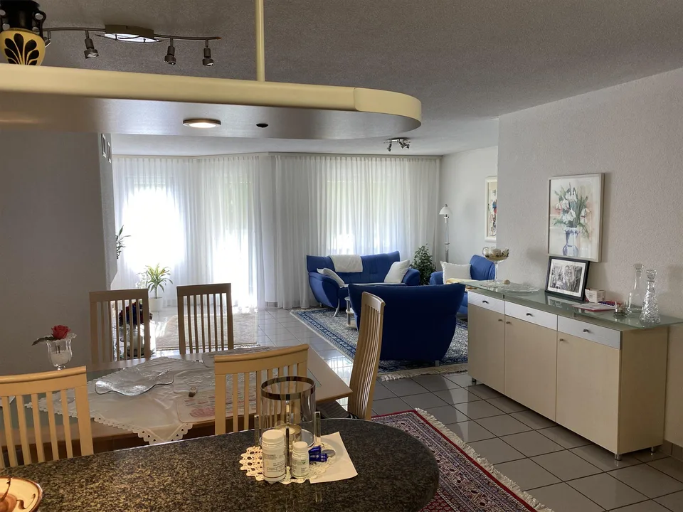 Zu verkaufen grosse 2 1/2 Zi.-Whg. mit Sitzplatz