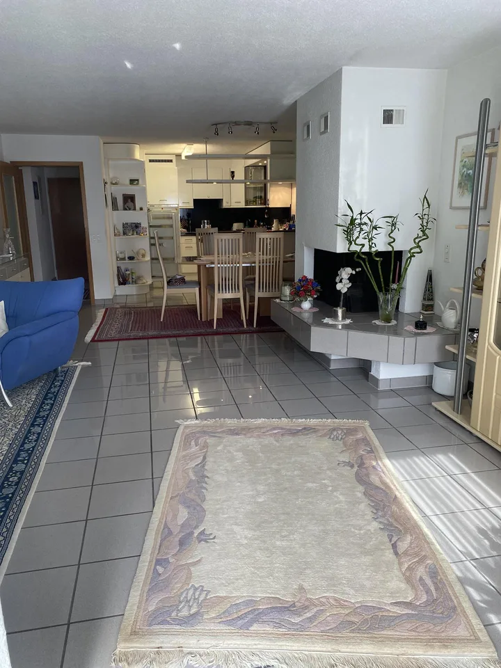 Zu verkaufen grosse 2 1/2 Zi.-Whg. mit Sitzplatz