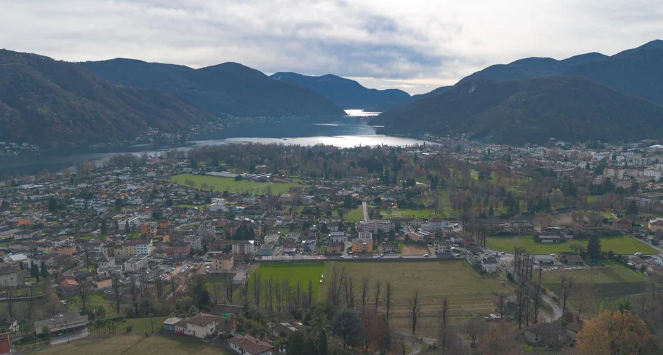 Terreno edificabile vista lago con licenza a Neggio
