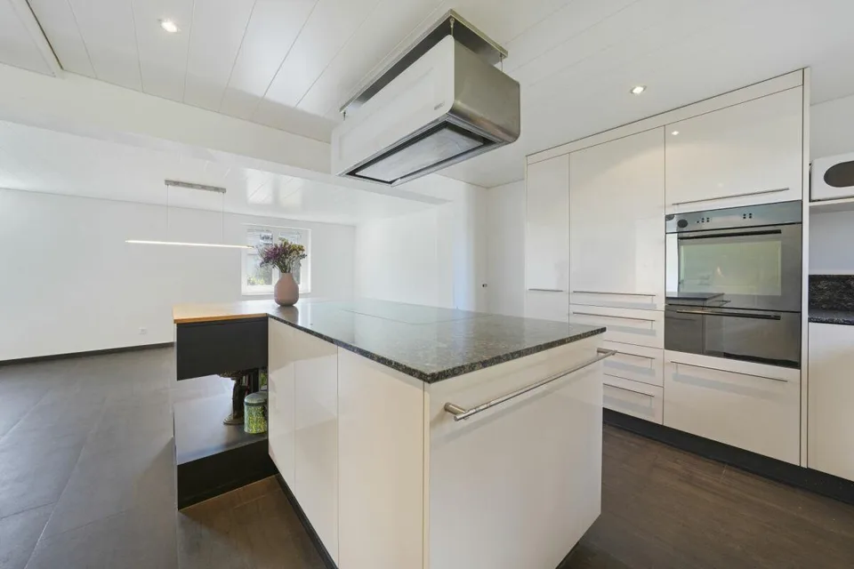 Il fascino incontra il comfort - la tua casa rinnovata con stile con piscina a Bischofszell – foto 8 di 30
