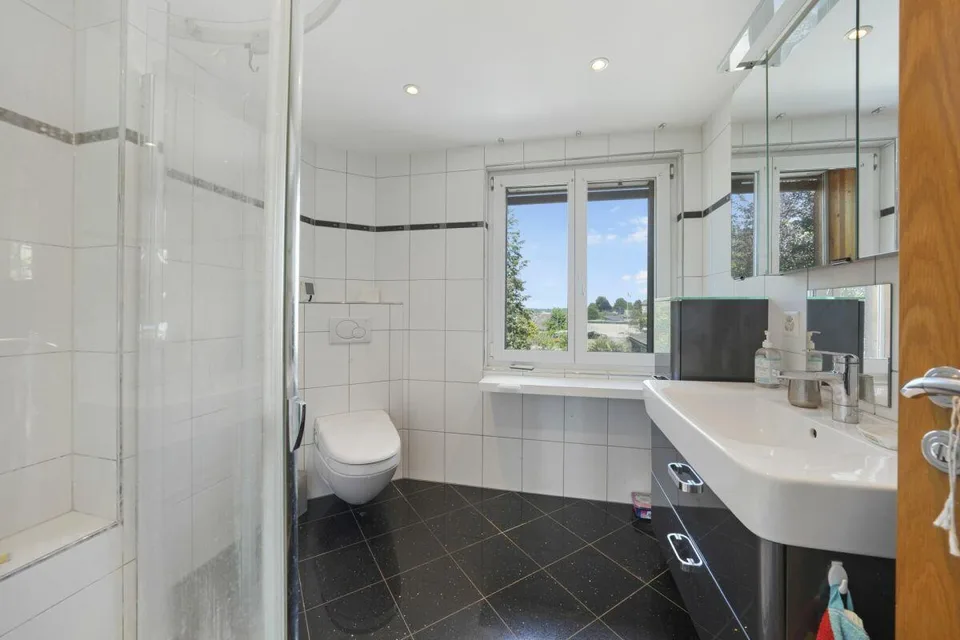Il fascino incontra il comfort - la tua casa rinnovata con stile con piscina a Bischofszell – foto 21 di 30