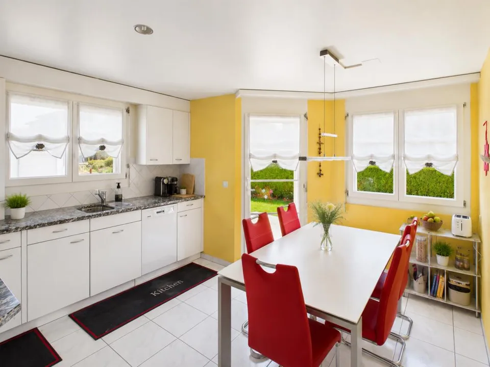 Traumhaftes Doppeleinfamilienhaus in Familienquartier