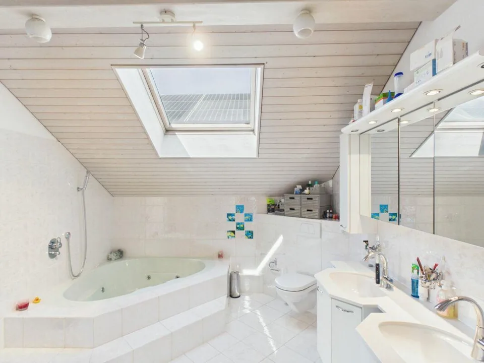 Traumhaftes Doppeleinfamilienhaus in Familienquartier – foto 17 di 23