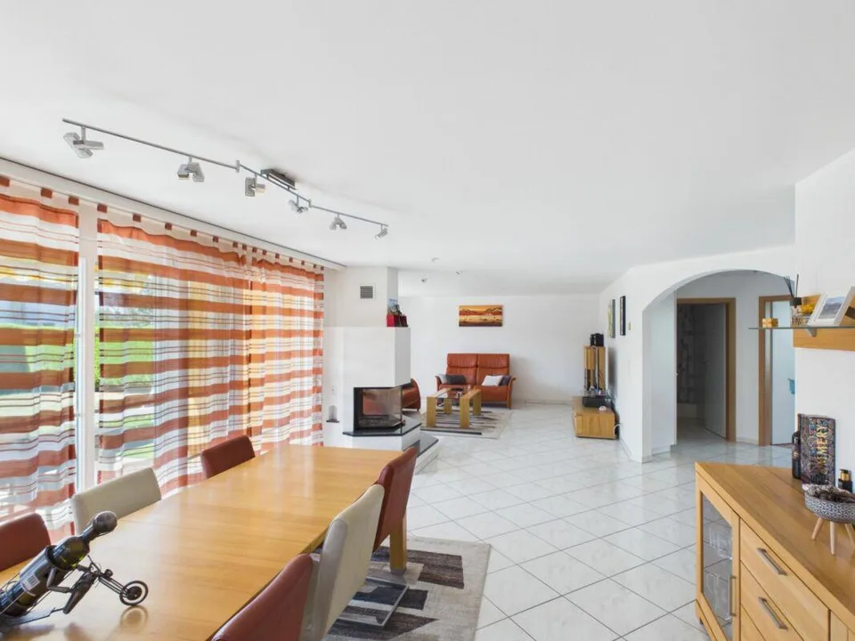 Traumhaftes Doppeleinfamilienhaus in Familienquartier