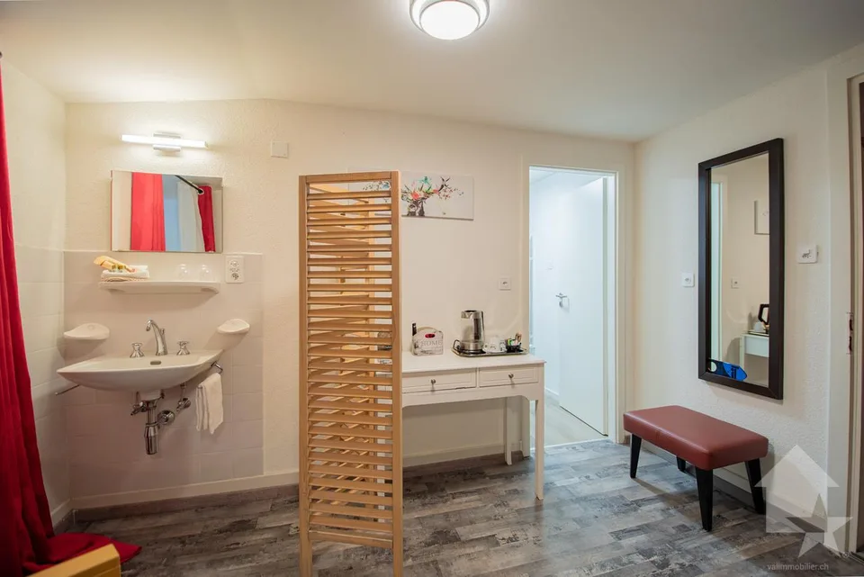 Immeuble mixte avec activités en cours – Le Châtelard (VS) – Foto 11 von 30