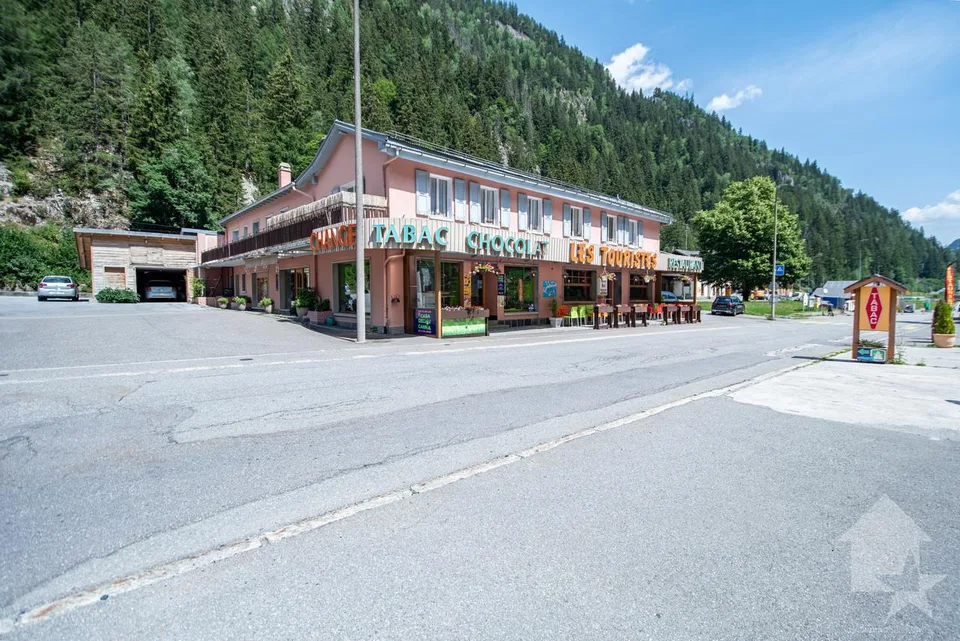 Immeuble mixte avec activités en cours – Le Châtelard (VS)