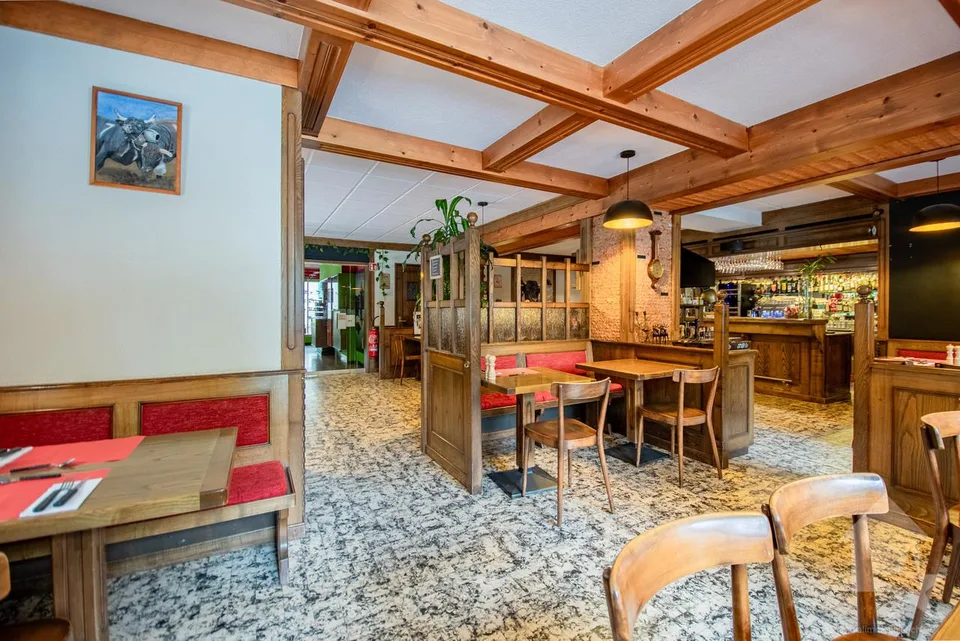 Immeuble mixte avec activités en cours – Le Châtelard (VS)