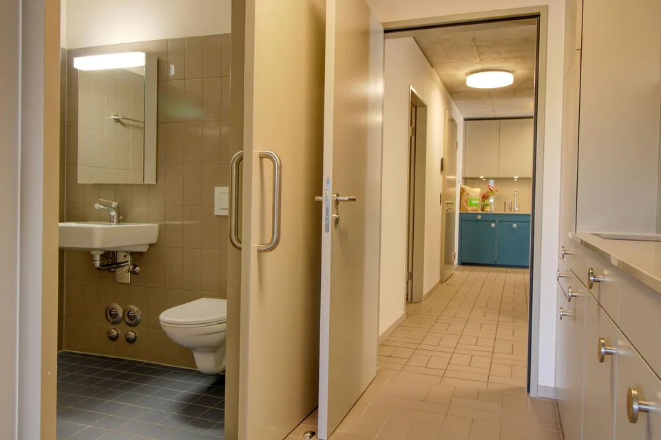Modernes Coliving im lebhaften Schlieren