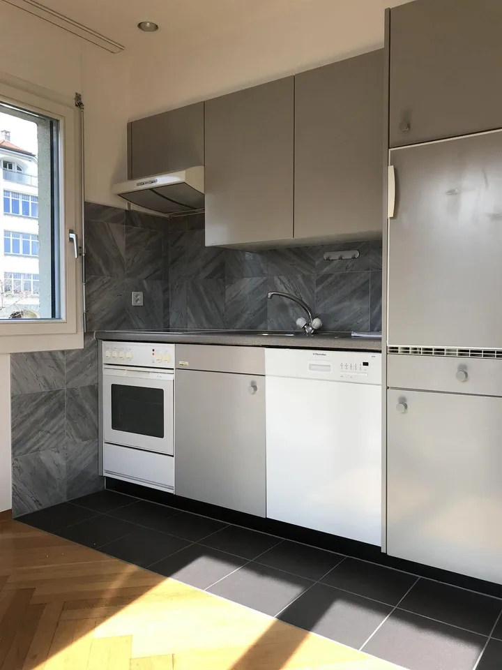 Nähe HSG : Helle, ruhige 2-Zimmer-Wohnung