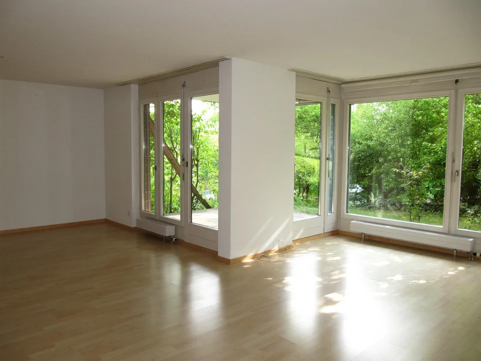 Grosse, lichtdurchflutete 3.5 Zimmer Wohnung