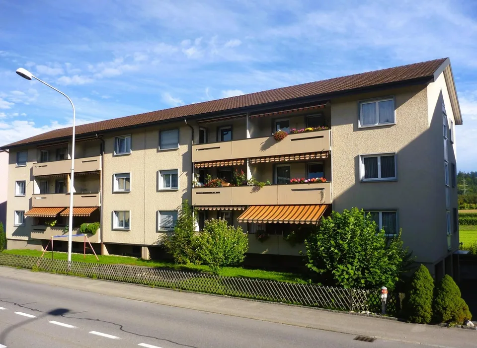 4-Zimmerwohnung direkt neben dem Bahnhof mieten!