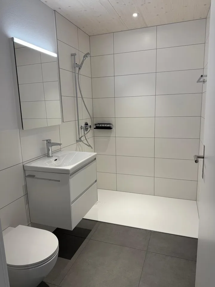 Appartamento moderno 4.5 locali con lavanderia privata