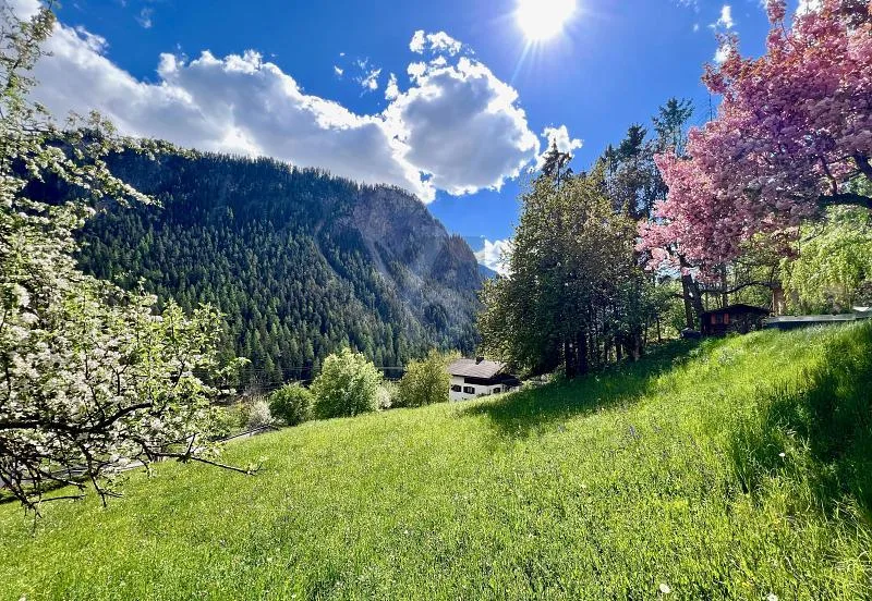 AN EINMALIGER UND SONNIGER LAGE MIT BAULANDRESERVE