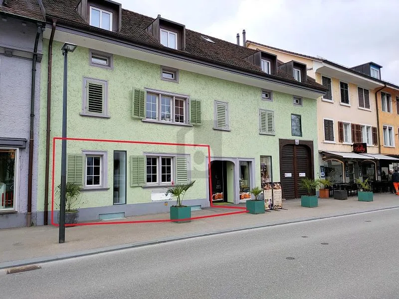 IDEAL FÜR COIFFEUR ODER KOSMETIK, ZENTRAL