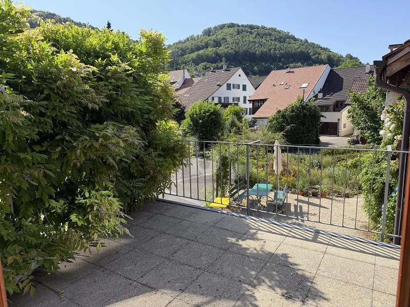 LICHTDURCHFLUTET MIT SCHÖNER TERRASSE