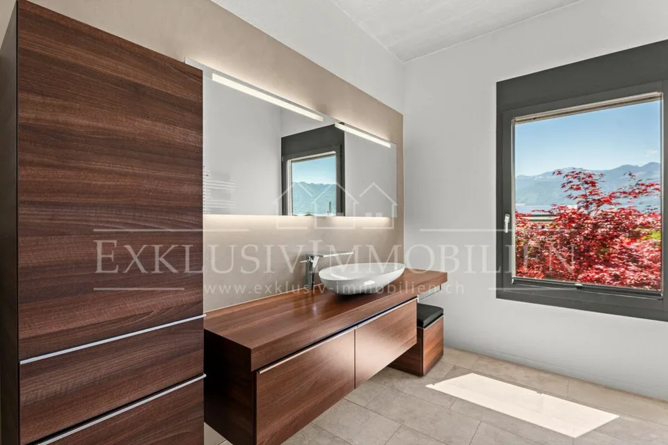 Exklusiv wohnen, jeden Moment geniessen, Villa mit Aussicht und Pri...