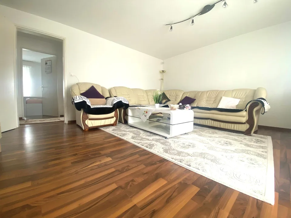 Helle grosszügige 3.5 Zimmer Wohnung