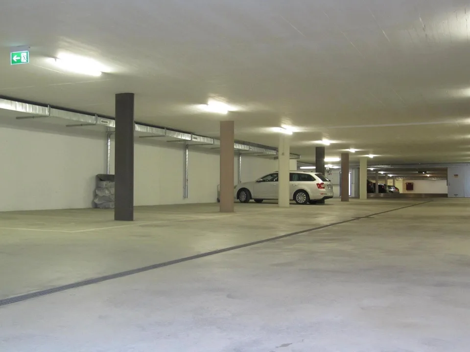 Tiefgaragenplatz zu vermieten - Perfekt erschlossene Lage