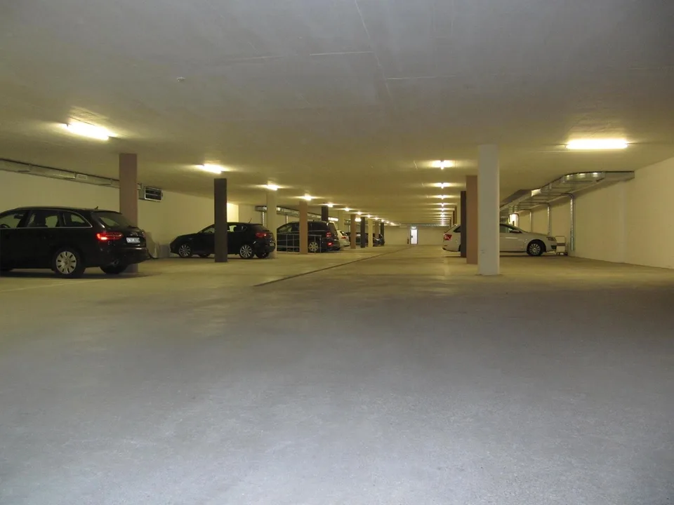 Tiefgaragenplatz zu vermieten - Perfekt erschlossene Lage