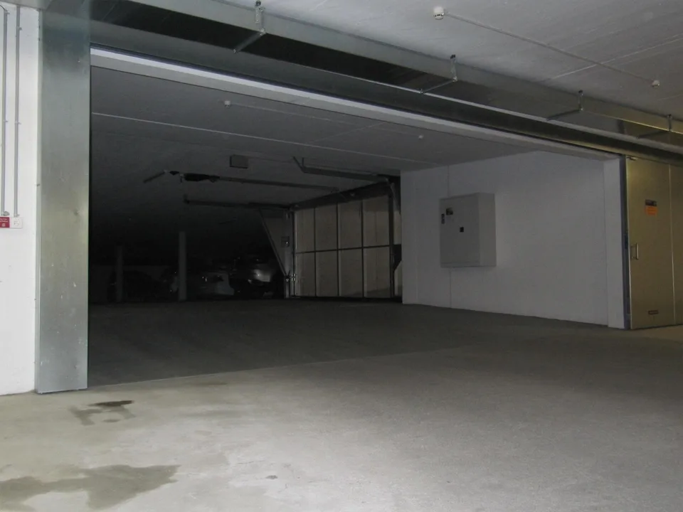 Tiefgaragenplatz zu vermieten - Perfekt erschlossene Lage – foto 6 di 7