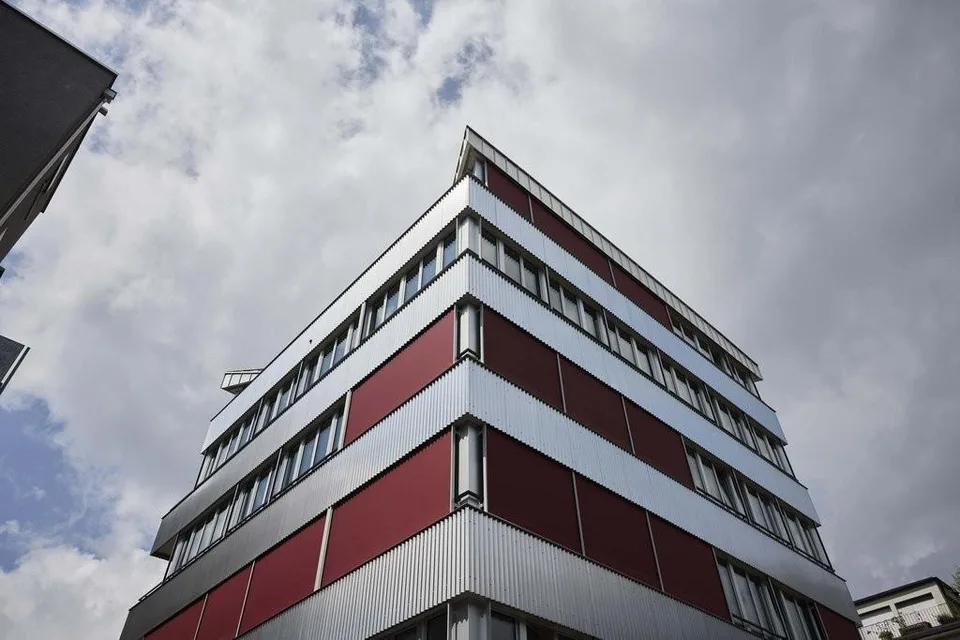 Wohlfühloase: Bezug in eines modernes Attikastudios an Top-Lage