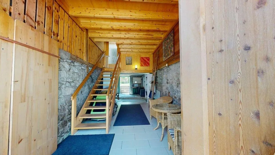 Wohnhaus mit riesiger Remise Gesamtnutzfläche 395m2