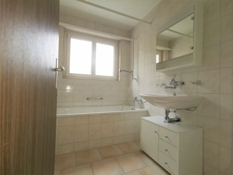 Helle und grosse 3.5 Zimmer Wohnung mit Balkon Nr. 2
