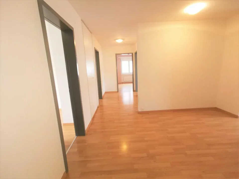 Helle und grosse 3.5 Zimmer Wohnung mit Balkon Nr. 2