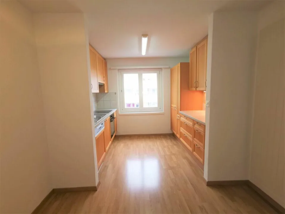 Helle und grosse 3.5 Zimmer Wohnung mit Balkon Nr. 2