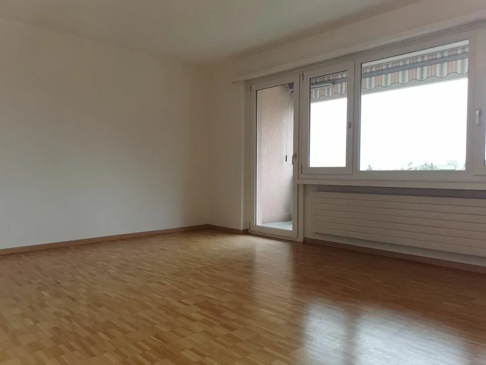 Helle und grosse 3.5 Zimmer Wohnung mit Balkon Nr. 2