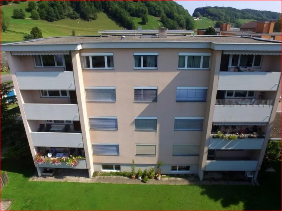 Helle und grosse 3.5 Zimmer Wohnung mit Balkon Nr. 2
