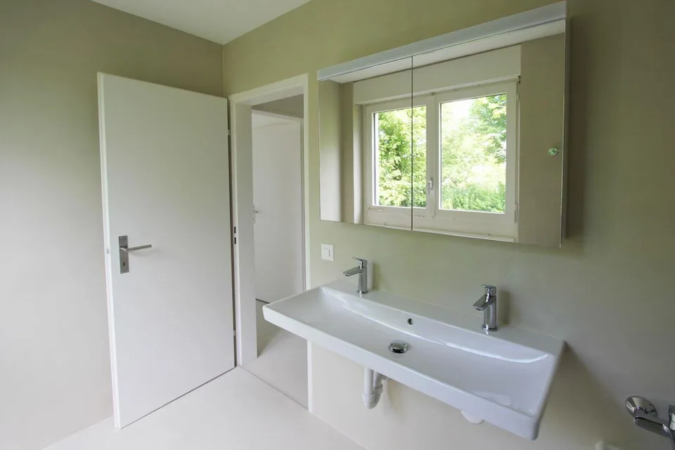 Appartamento moderno 4.5 locali con 2 balconi e AEP / cucina e bagni nuovi