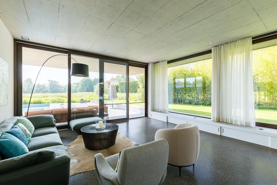 Exklusives Zuhause mit Pool an zentraler Lage.