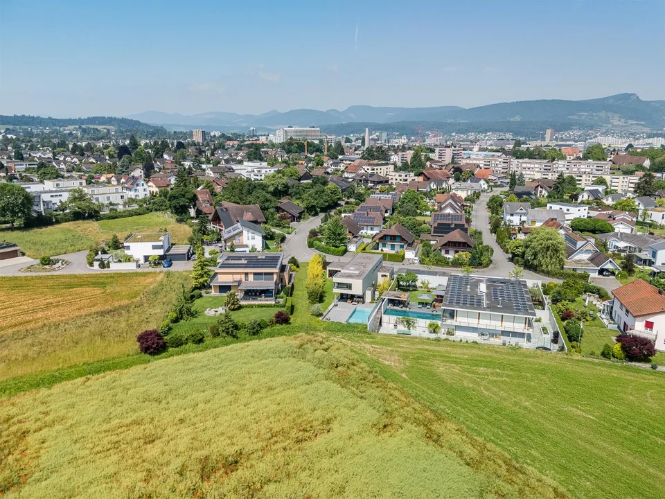 Exklusives Zuhause mit Pool an zentraler Lage.