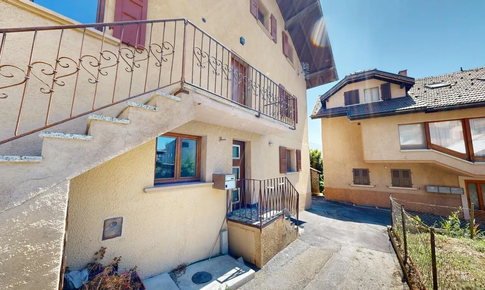 Appartement 2.5 pièces à Erde ? Calme absolu et fort potentiel – photo 10 sur 11