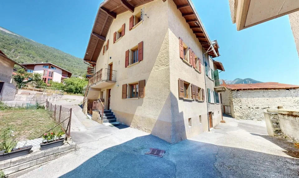 Appartement 2.5 pièces à Erde ? Calme absolu et fort potentiel – photo 9 sur 11