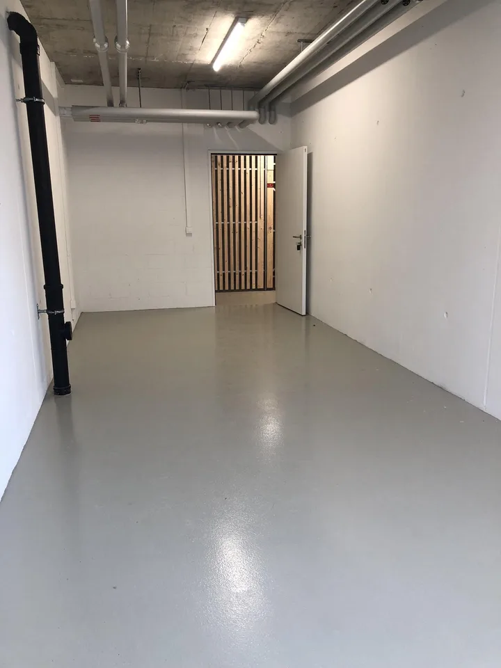 24.50 m² grosser Lager- / Gewerberaum mit viel Tageslicht