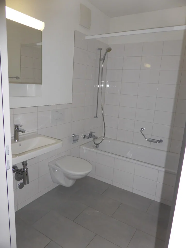 Grosszügige und helle 3.5 Zimmerwohnung in Bern Brünnen