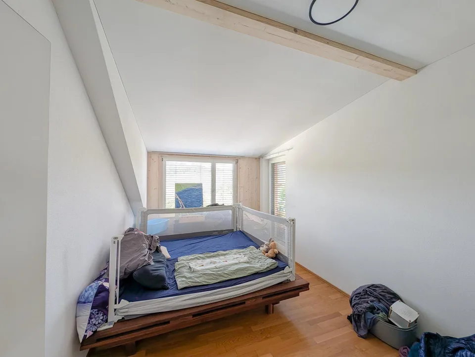 Gepflegte Duplex-Dachwohnung mit gemütlicher Loggia