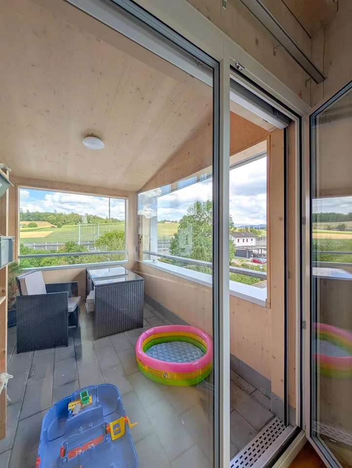 Gepflegte Duplex-Dachwohnung mit gemütlicher Loggia