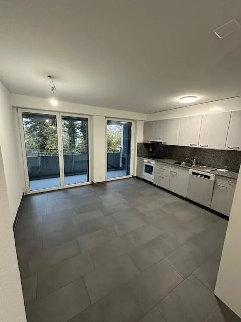 Helle und grosszügige 2.5 Zimmerwohnung in mitten Zürich Seebach