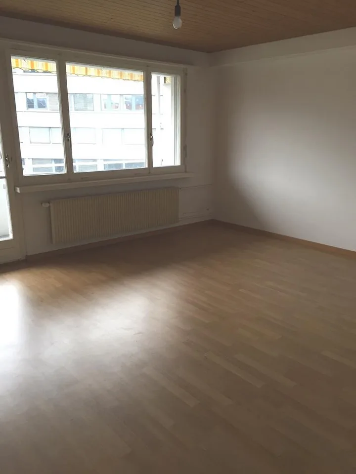 Zentrale 4.5-Zimmerwohnung mit Balkon in Adliswil