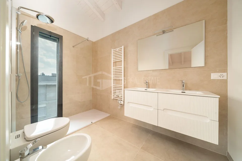 NEUES DACHGESCHOSS-MANSARDEMIT SEEVIEW – Foto 8 von 17