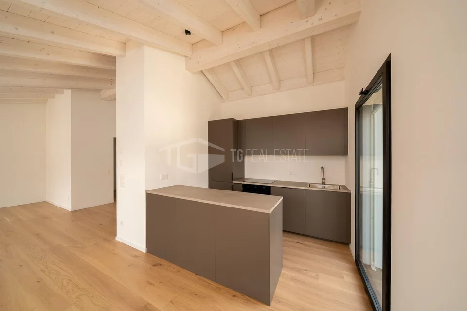 NEUES DACHGESCHOSS-MANSARDEMIT SEEVIEW – Foto 5 von 17