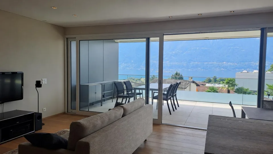 Luxuriöse 3.5 Zimmerwohnung mit Seesicht, 2 grossen Sonnenterrassen...