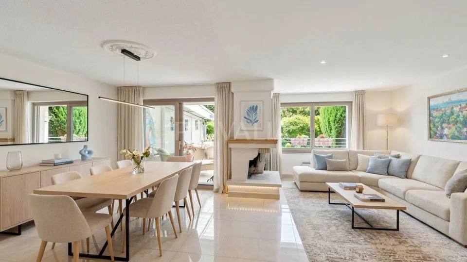 En exclusivité : Charmante maison mitoyenne avec piscine