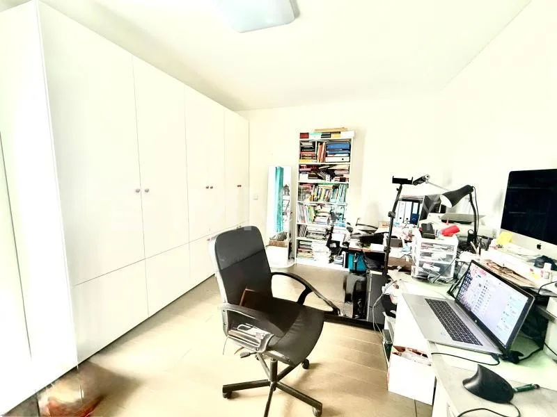 Zentrale Lage mit nahegelegenen Dienstleistungen
