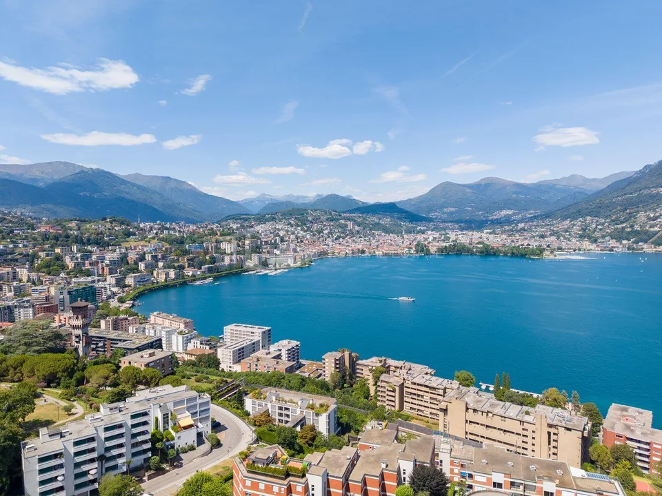 PRESTIGIOUS 4.5-ROOM FLAT WITH STUNNING LAKE VIEWS | PRESTIGIEUX AP...