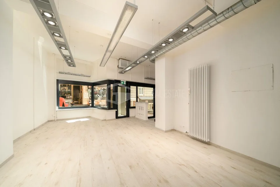 MODERNO NEGOZIO CON VETRINA NEL CUORE DI LUGANO | MODERNO NEGOZIO C... – Foto 6 von 11