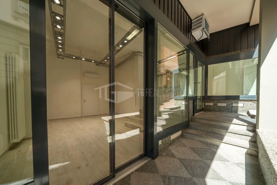 MODERNO NEGOZIO CON VETRINA NEL CUORE DI LUGANO | MODERNO NEGOZIO C... – Foto 9 von 11